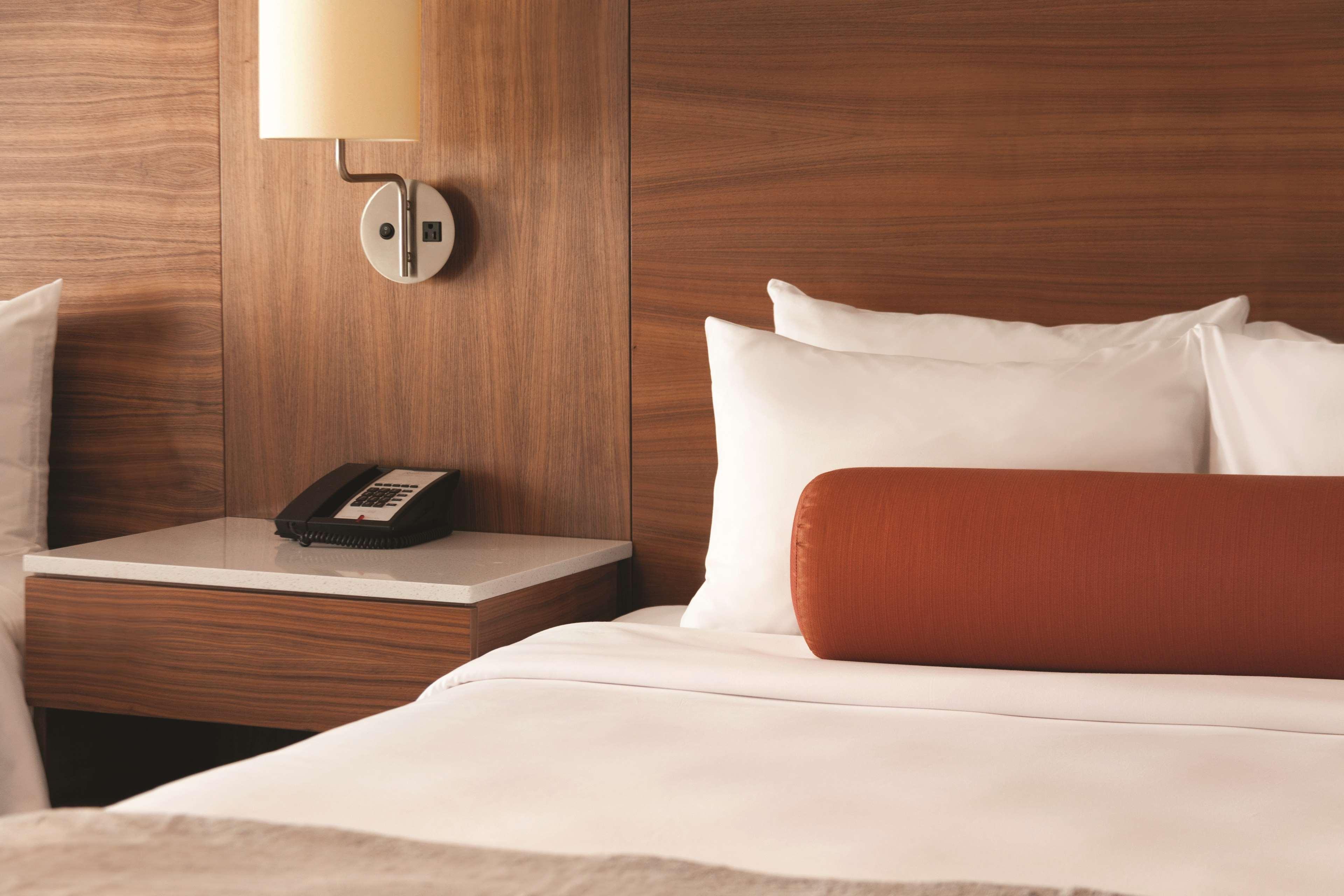 Radisson & Conference Centre Airport