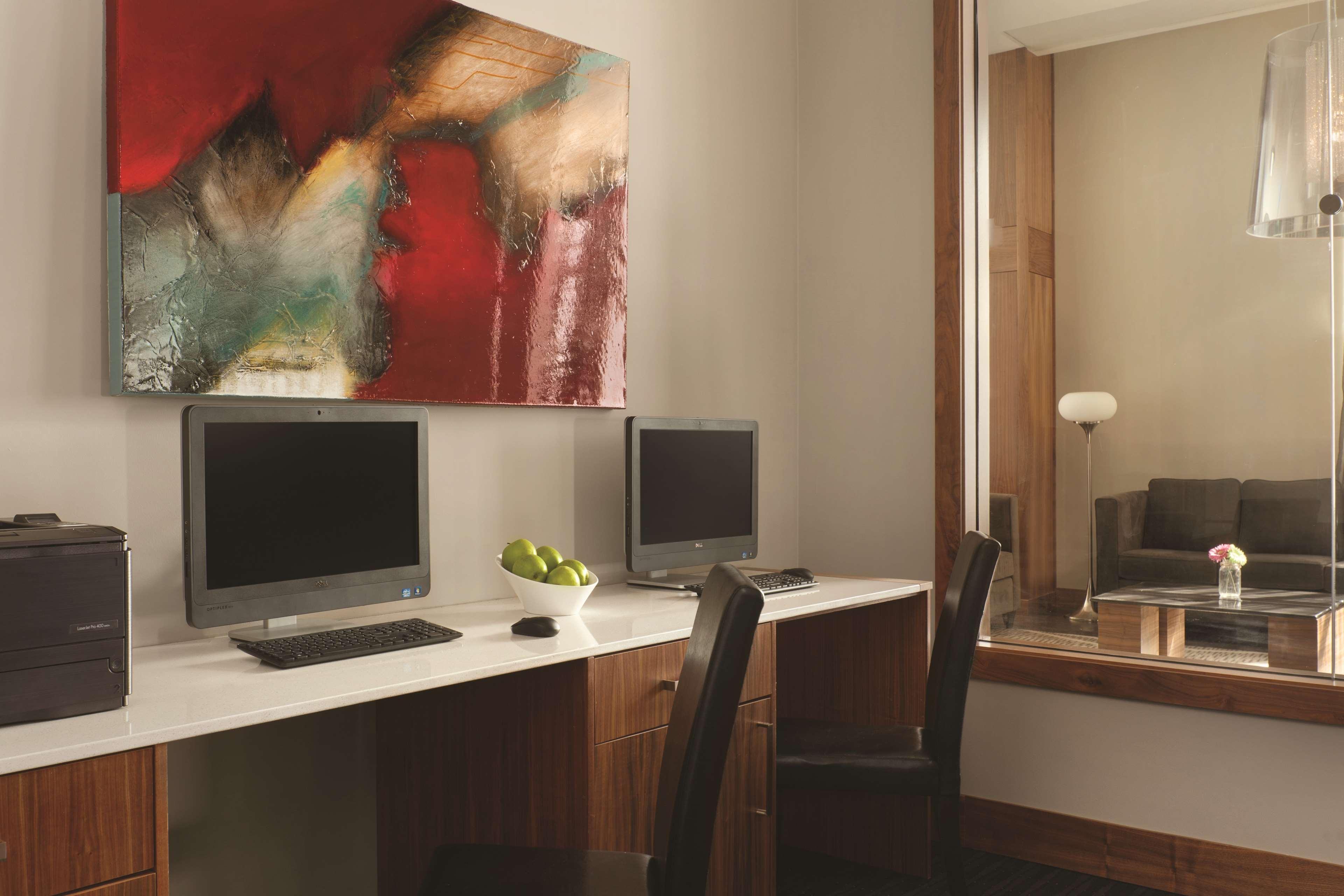 Hotel Radisson & Conference Centre Airport 4*
