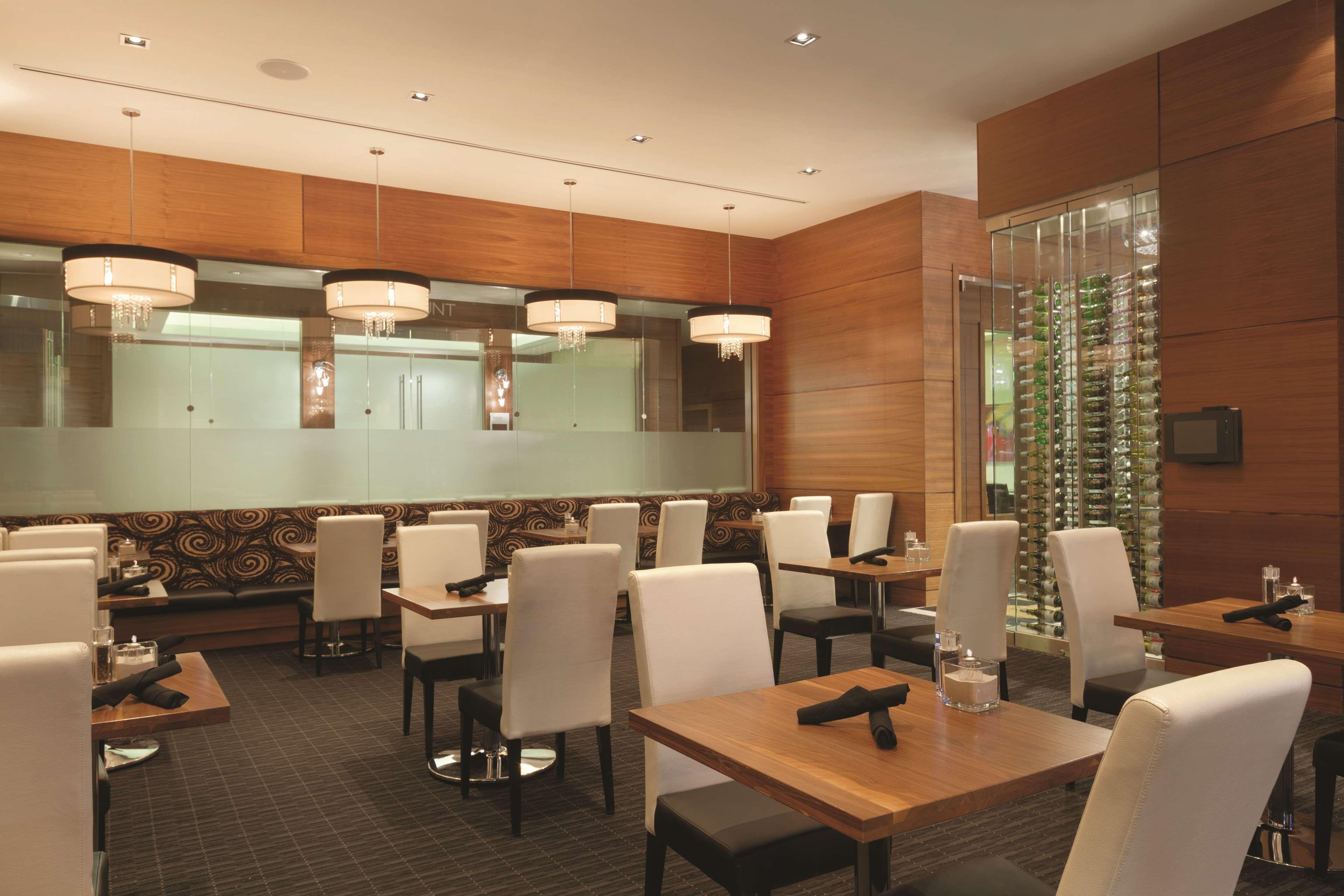 Radisson & Conference Centre Airport 4*
