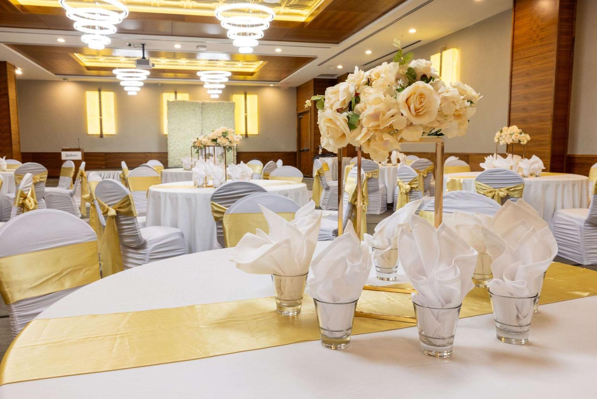 Radisson & Conference Centre Airport Hotel Calgary