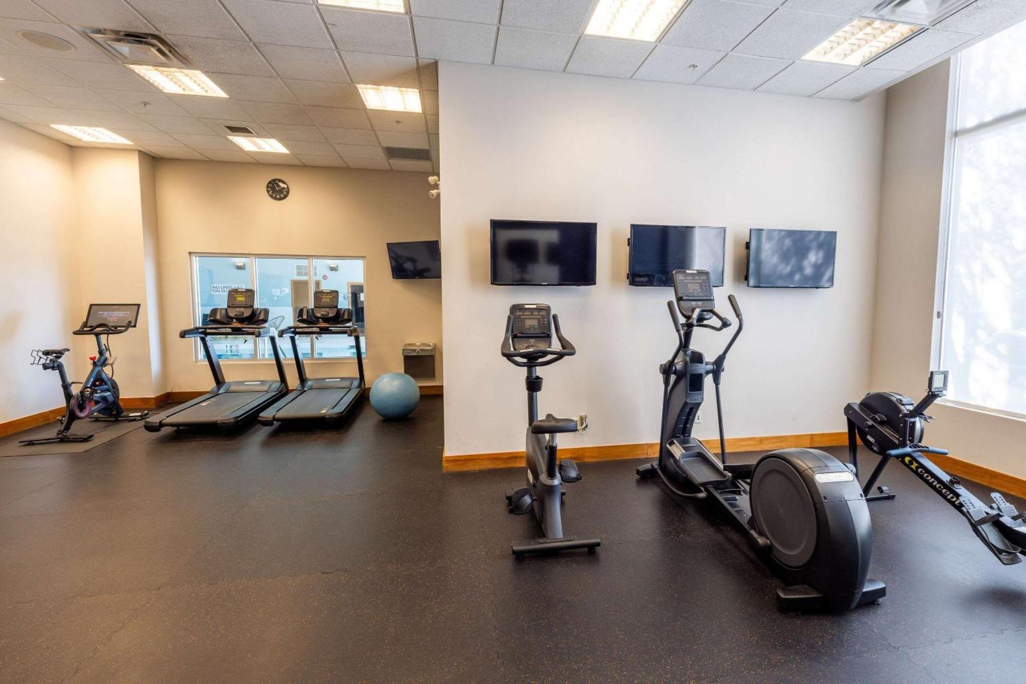 Radisson & Conference Centre Airport Hotel