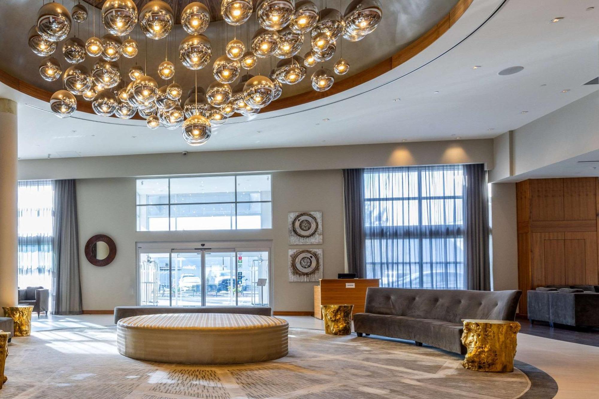 Radisson & Conference Centre Airport 4*