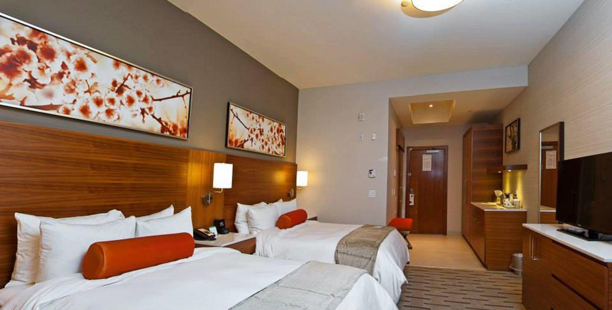 Radisson & Conference Centre Airport 4*