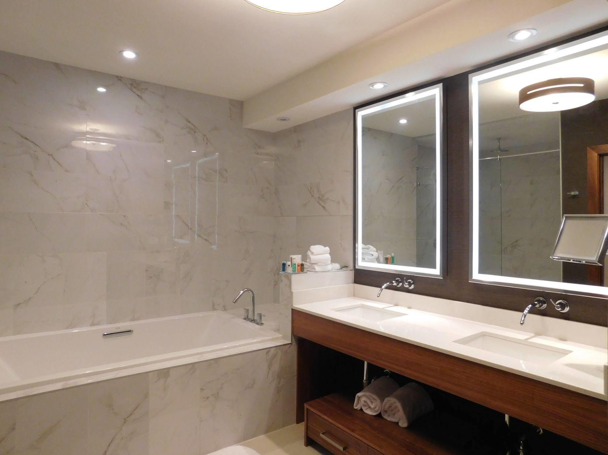 Radisson & Conference Centre Airport Hotel Calgary