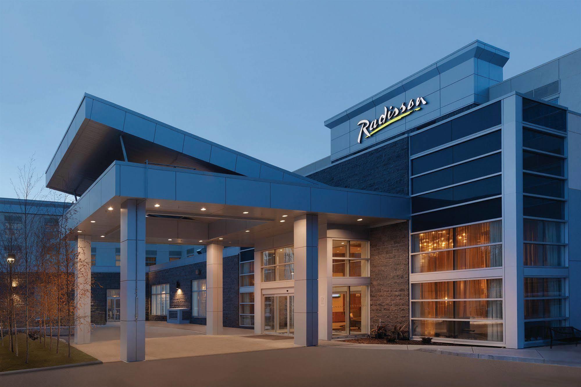 Radisson & Conference Centre Airport 4*